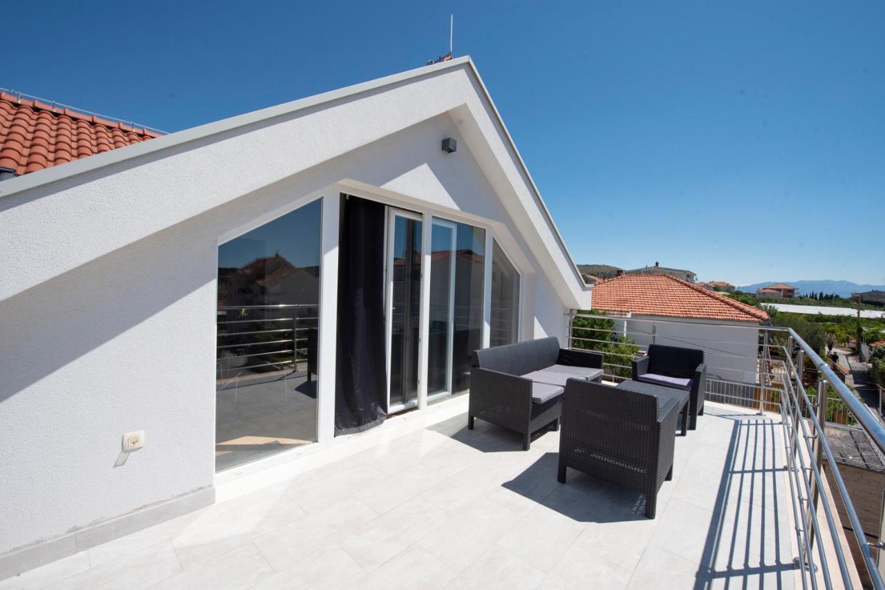 Sunny Attic Apartment With Balcony & Modern City Apartment With Outdoor Area, No Balcony Trogir Exterior photo