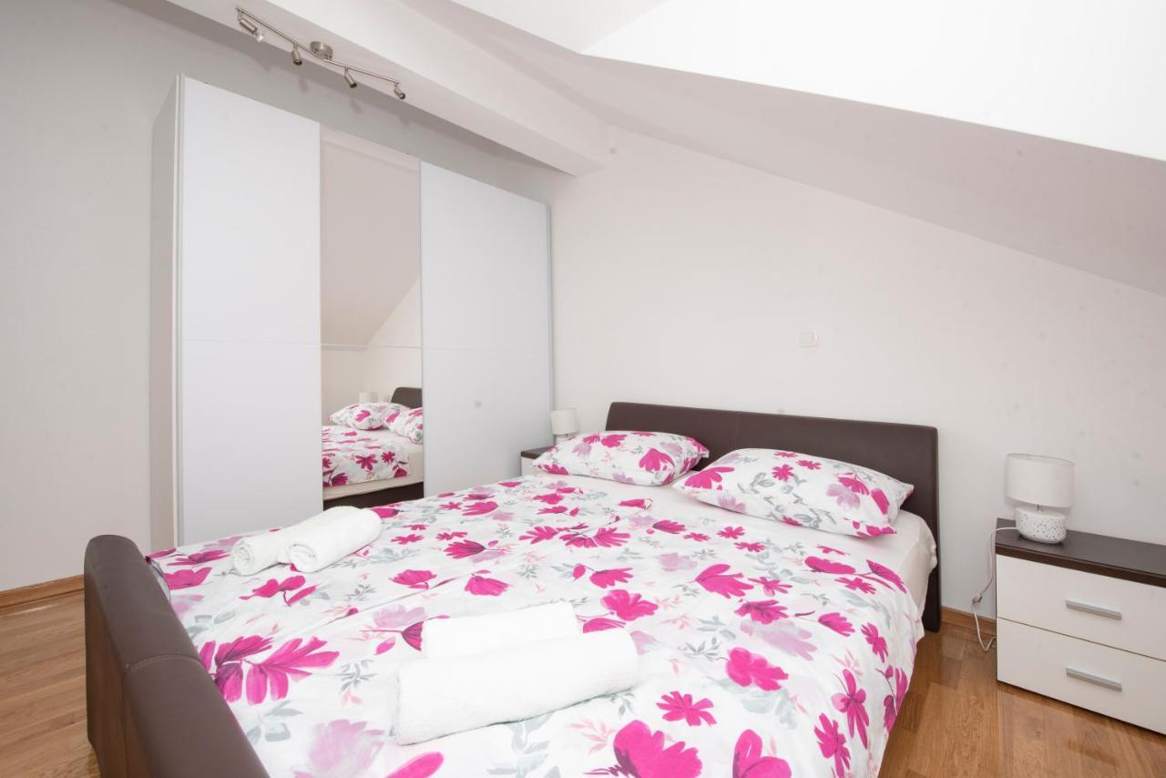 Sunny Attic Apartment With Balcony & Modern City Apartment With Outdoor Area, No Balcony Trogir Exterior photo