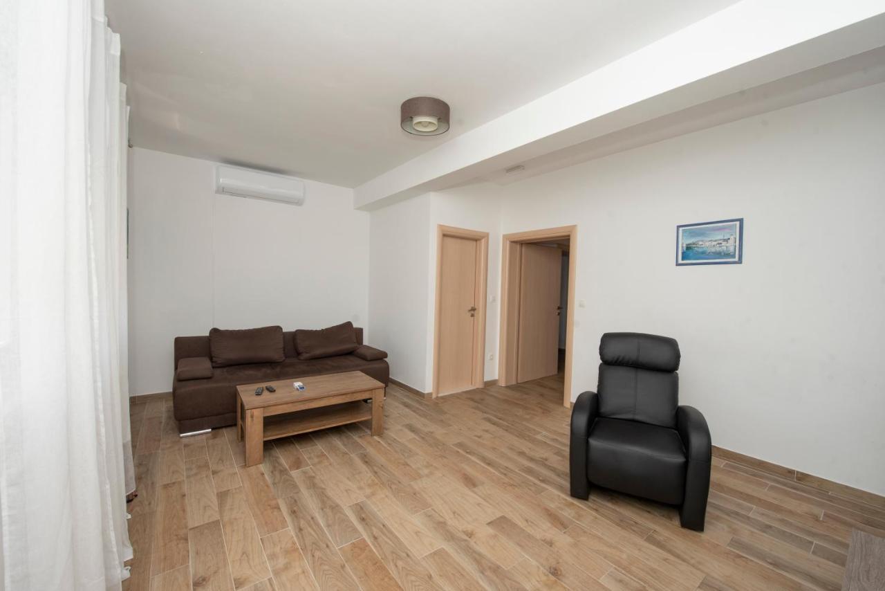 Sunny Attic Apartment With Balcony & Modern City Apartment With Outdoor Area, No Balcony Trogir Exterior photo