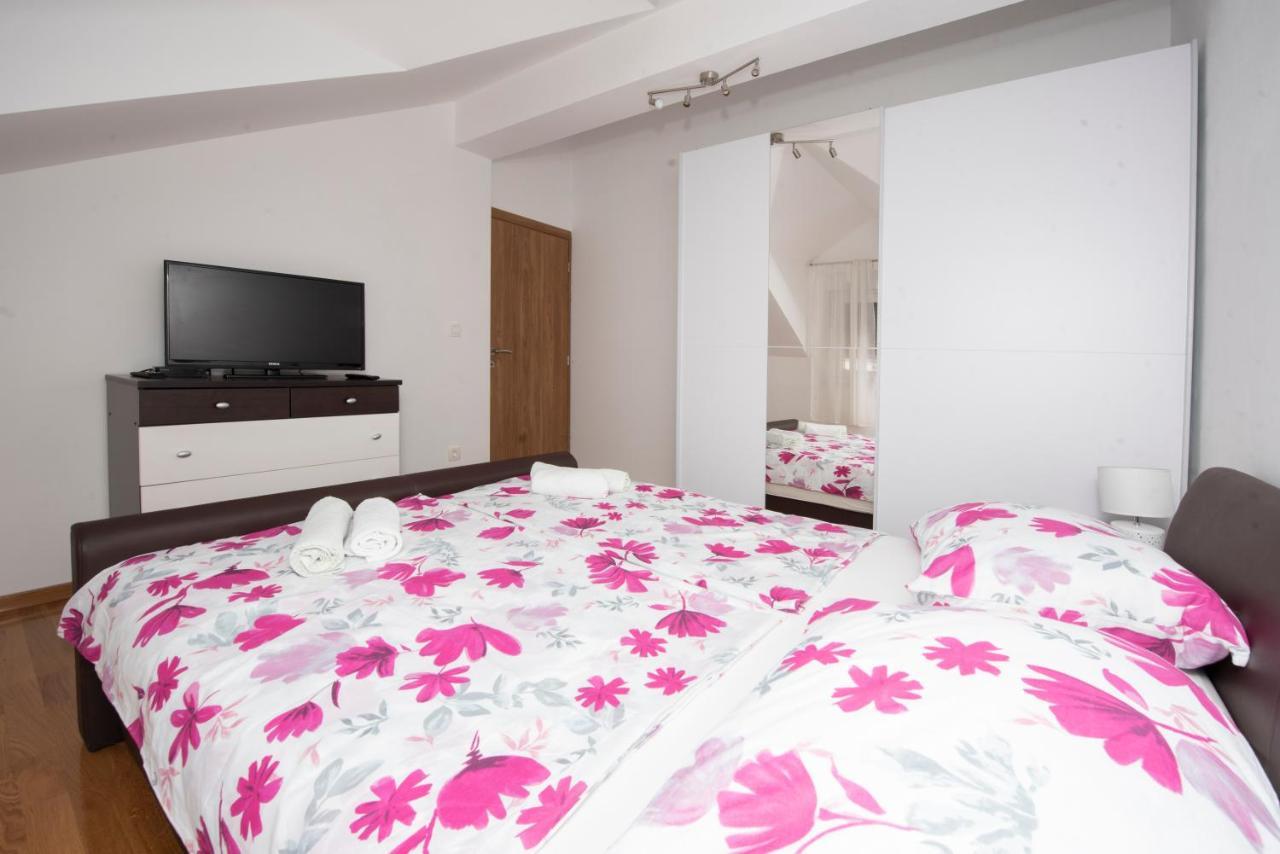 Sunny Attic Apartment With Balcony & Modern City Apartment With Outdoor Area, No Balcony Trogir Exterior photo