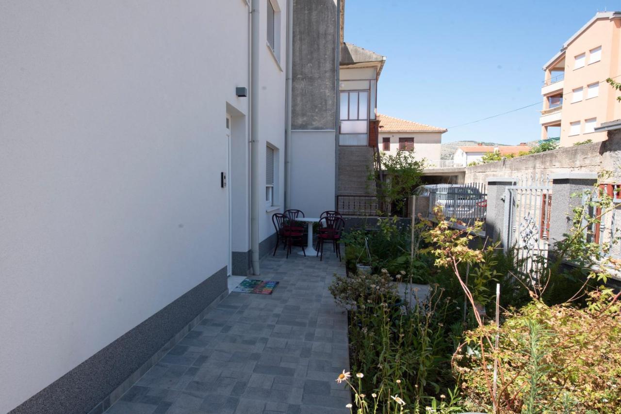 Sunny Attic Apartment With Balcony & Modern City Apartment With Outdoor Area, No Balcony Trogir Exterior photo