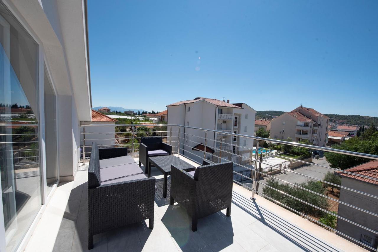 Sunny Attic Apartment With Balcony & Modern City Apartment With Outdoor Area, No Balcony Trogir Exterior photo